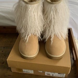Women’s Ugg boot size 8 Sand w/ sheepskin cuff